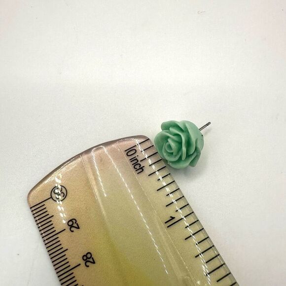 Green rose post earrings - Picture 5 of 8